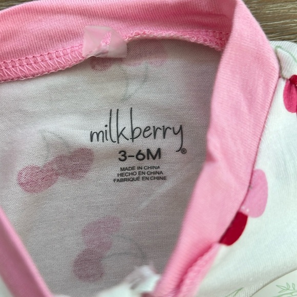 ❤️ Milkberry Baby Girl Bamboo Cherry Hearts Sleeper Footie 3-6 months - Picture 4 of 8